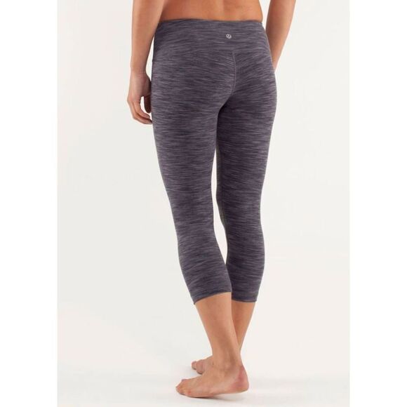 LULULEMON ATHLETICA Wunder Under Crop Size 4 - Picture 2 of 4